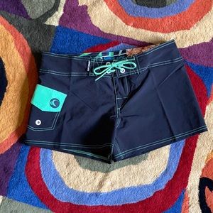 Wave Life chick board shorts